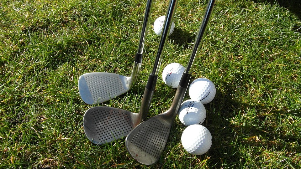 Do different golf ball brands weigh different amounts?