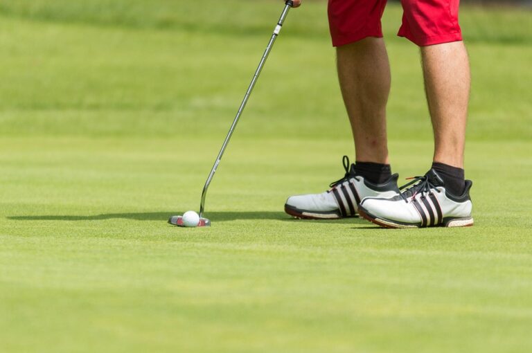 How do I measure what size golf clubs do I need?