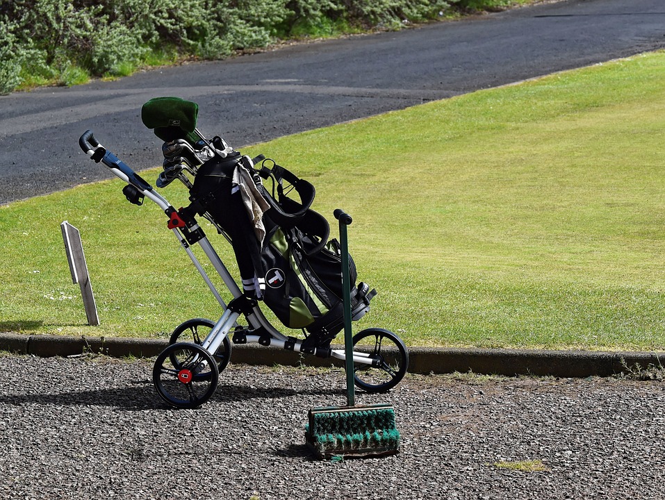 How long should you spend organizing golf bag clubs?